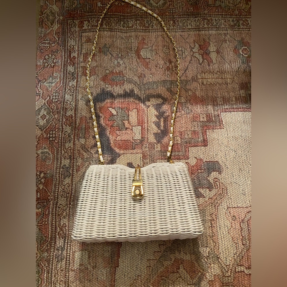 White wicker crossbody bag